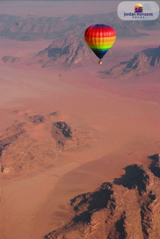 Giro in mongolfiera a Wadi Rum